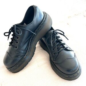 Vintage All Leather Made in England Dr Martens Women’s Black Loafers 7 - 7.5 38